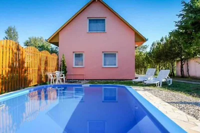 Ferienhaus mit Pool und Gartenpavillon