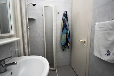 Studio mit Klimaanlage und Balkon