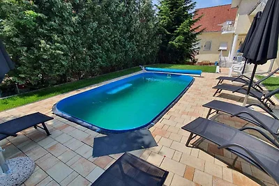 Ferienwohnung mit Kinderspielplatz und Balkon