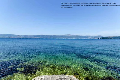 Ferienhaus liegt am Meer auf einer Insel