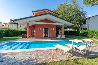 Villa mit Klimaanlage, Garten und Pool