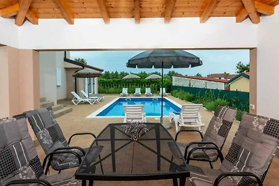 Villa mit Klimaanlage und Pool