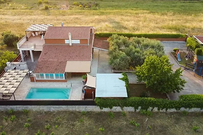 Ferienhaus mit Klimaanlage und Aussenpool