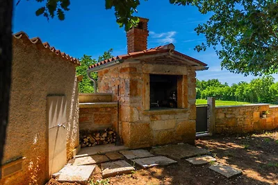 Villa mit Pool und grosszügigem Grundstück