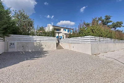 Villa mit Swimmingpool, Sauna und Spielplatz