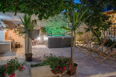 Komfortables Ferienhaus Lupe in Sukošan mit G