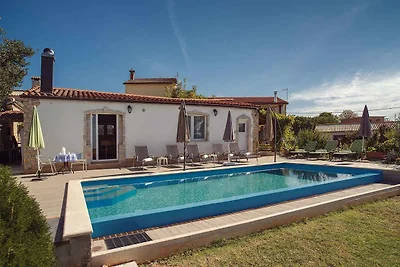 Ferienwohnung mit Aussenpool und Terrasse