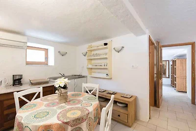 Ferienhaus mit Pool für 8 Personen