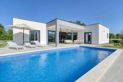 Modernes Haus mit 3 Schlafzimmern, privatem P