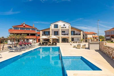 Ferienwohnung mit gemeinsamen Aussenpool und
