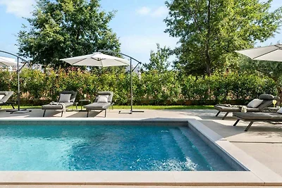 Villa mit Whirlpool und Sauna