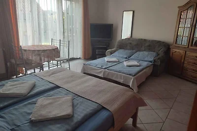 Ferienwohnung mit Terrasse und Garten