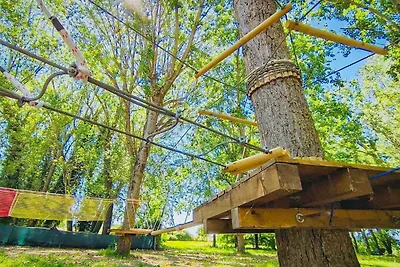 Zelt mit Holzveranda