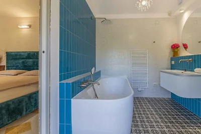 Villa mit Pool und Jacuzzi