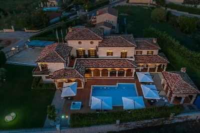 Villa mit toller Ausstattung, Meerblick, Pool