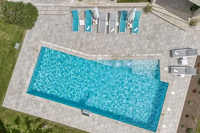 Villa Eine Luxusvilla mit einem kristallklare