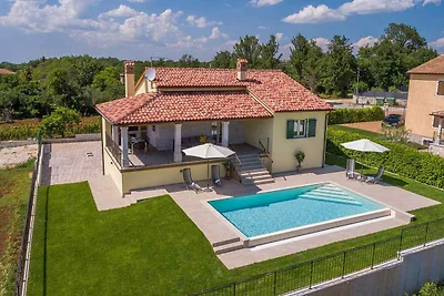 Villa mit Pool und Klimaanlage