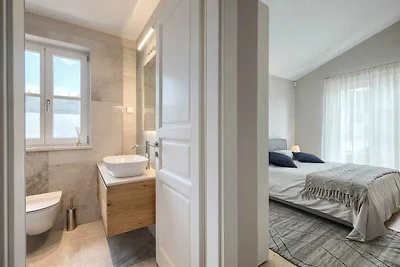 Villa mit Pool und gepflegtem Garten