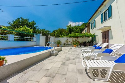 Ferienhaus mit Pool und Grill