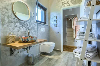 Villa mit Pool, Sauna, privatem Tennis- und