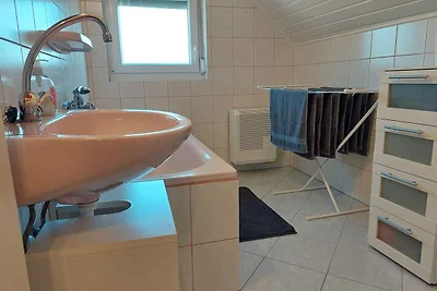 Ferienwohnung mit Klimaanlage, Balkon und Gar