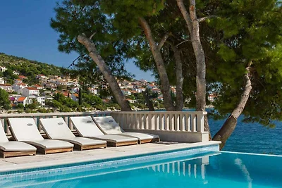 Villa mit Infinity-Pool