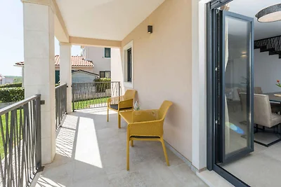 Ferienhaus mit Pool und schöner überdachter