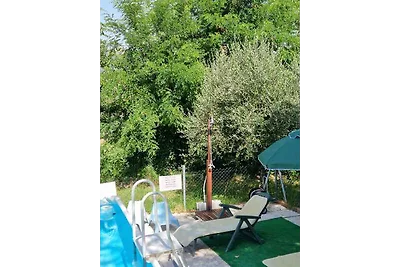 Ferienhaus mit Grill und Pool, teilweise umge
