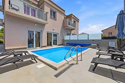 Ferienhaus mit Pool und Klimaanlage