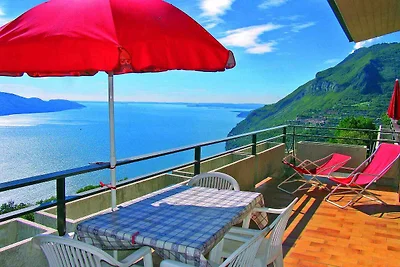 Ferienwohnung mit Seeblick und Pool