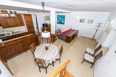 Ferienhaus mit Garten und Klimaanlage