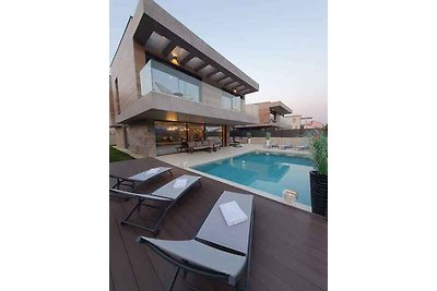 Villa Luxusvilla mit Pool und Wellness