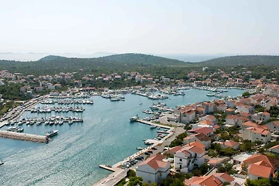 Schönes Apartment in Jezera.