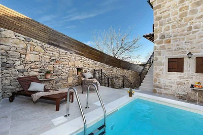 Ferienhaus mit Pool und Klimaanlage