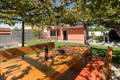Villa mit Swimmingpool und Grill