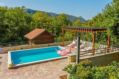 Villa mit Swimmingpool und Panoramablick