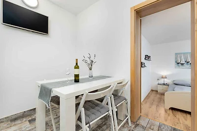 Ferienwohnung mit Grill und Terrasse, modern