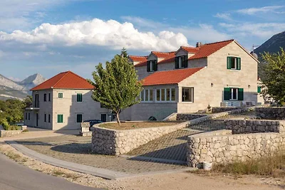 Ruhige Villa Roglić mit privatem Pool und idy