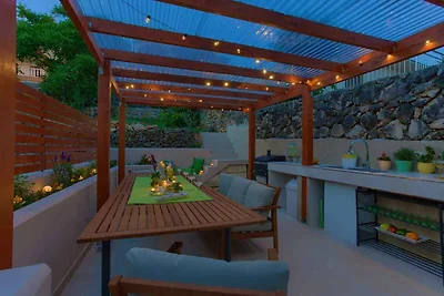 Villa im modernen Design mit privatem Pool un