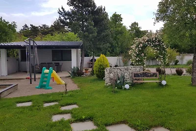 Ferienhaus mit Pool und Meerblick