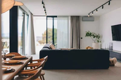 Villa mit Pool und Sommerküche