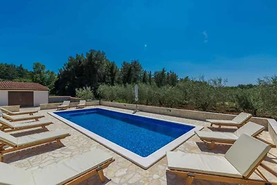 Ferienhaus mit Aussenpool