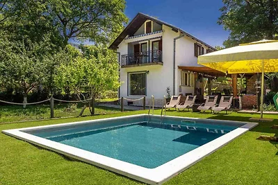 Ferienhaus an ruhiger Lage mit Pool
