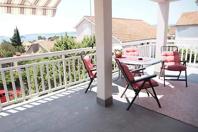 Ferienwohnung im zweiten Stock mit Meerblick