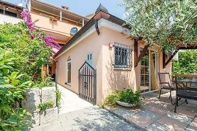 Ferienwohnung mit Terarsse und Garten