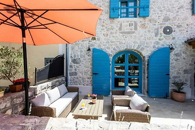 Villa mit Pool und Klimaanlage