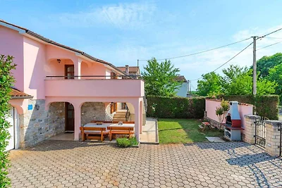 Villa mit Pool und Garten