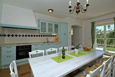 Ferienhaus mit Terrasse und Pool