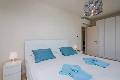 Ferienwohnung mit privatem Pool und Meerblick