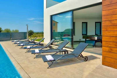 Villa mit Klimaanlage und Pool